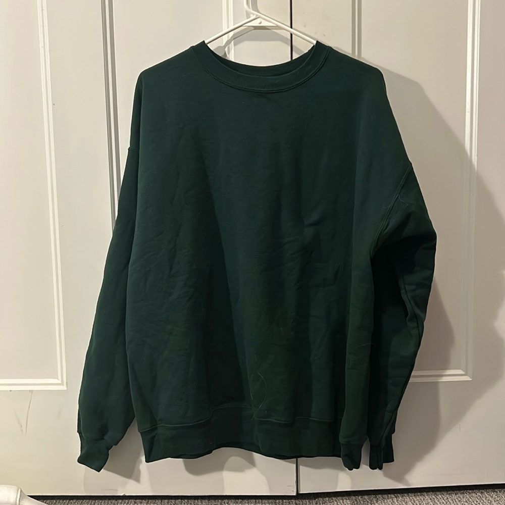 Woman’s plain forest green Hanes crewneck in a size XL.